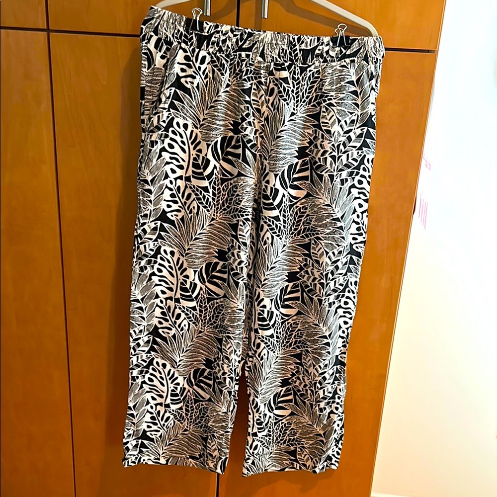 Panama Jack Black and White Leaf Print Pants